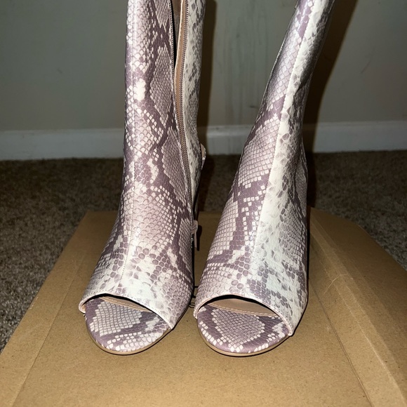 Open toe heels - Picture 3 of 3